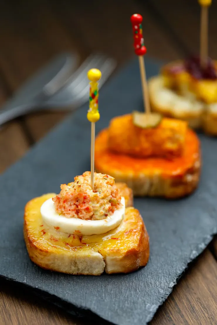 Clientes disfrutando de una experiencia gastronómica